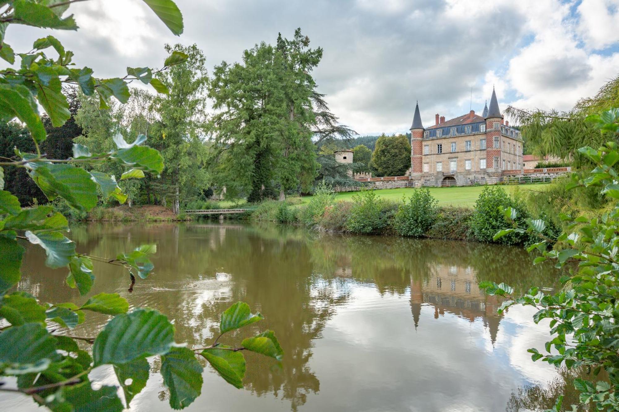 Domaine Et Chateau De Valinches Marols Экстерьер фото