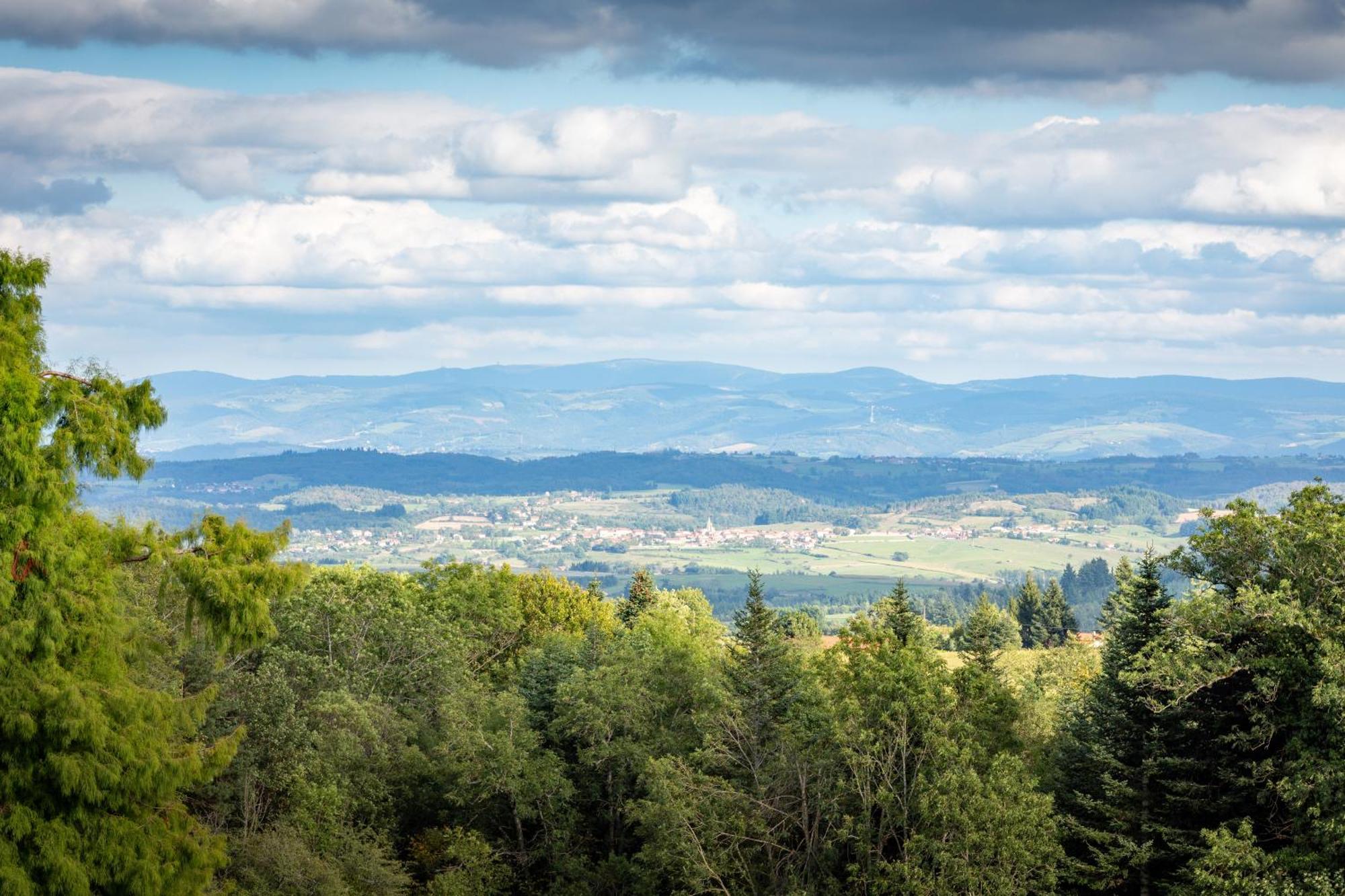 Domaine Et Chateau De Valinches Marols Экстерьер фото