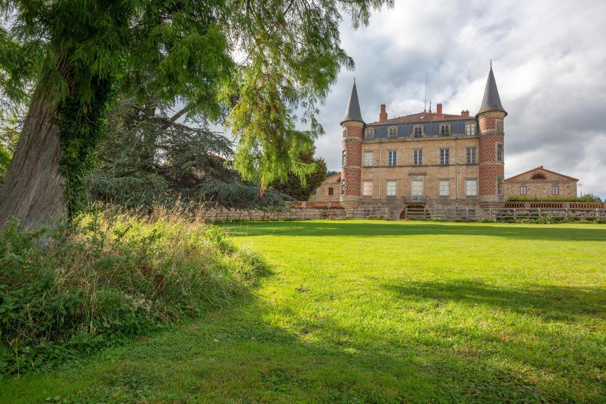 Domaine Et Chateau De Valinches Marols Экстерьер фото