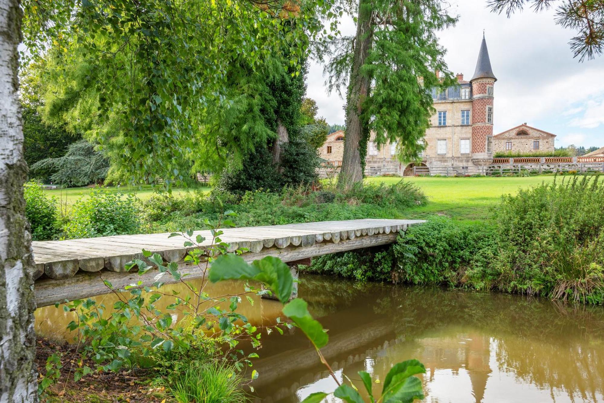 Domaine Et Chateau De Valinches Marols Экстерьер фото